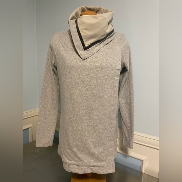 lululemon athletica Tops - Lululemon -  Savasana Wrap - US8